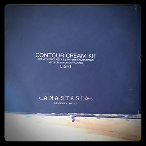NWTAnastasia Beverly Hills contour kit i light